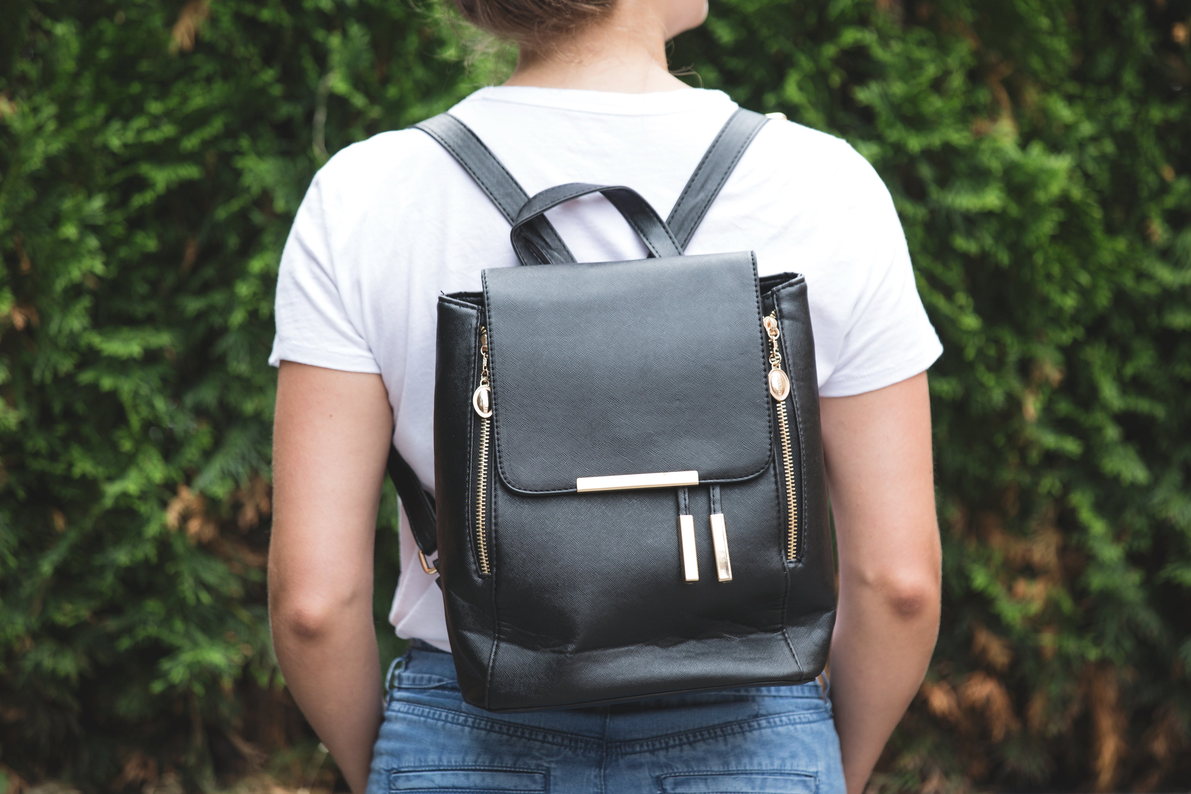 files/black-gold-fashion-backpack.jpg